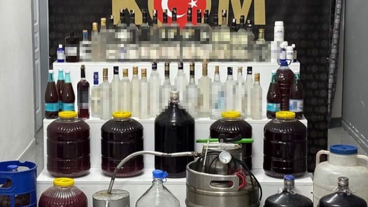 Isparta Gönen’de 577 litre el yapımı alkol ele geçirildi, 2 şüpheliye adli işlem