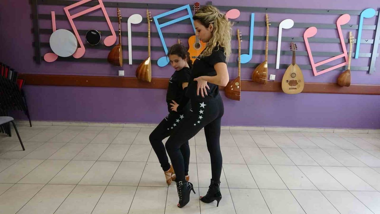 Isparta'nın 10 yaşındaki salsa sporcusu Belinay Savaş dört kez Türkiye birincisi oldu, hedefi dünya şampiyonluğu