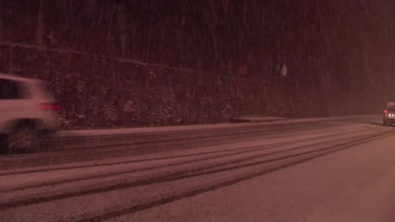 İstanbul 2026'ye Karla Girdi: Yüksek Kesimler Kısa Sürede Beyaza Büründü