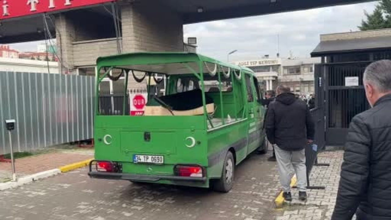 İstanbul Boğazı'nda bulunan ceset, kayıp Rus yüzücü Nikolai Svechnikov olma ihtimaliyle Adli Tıp'a gönderildi