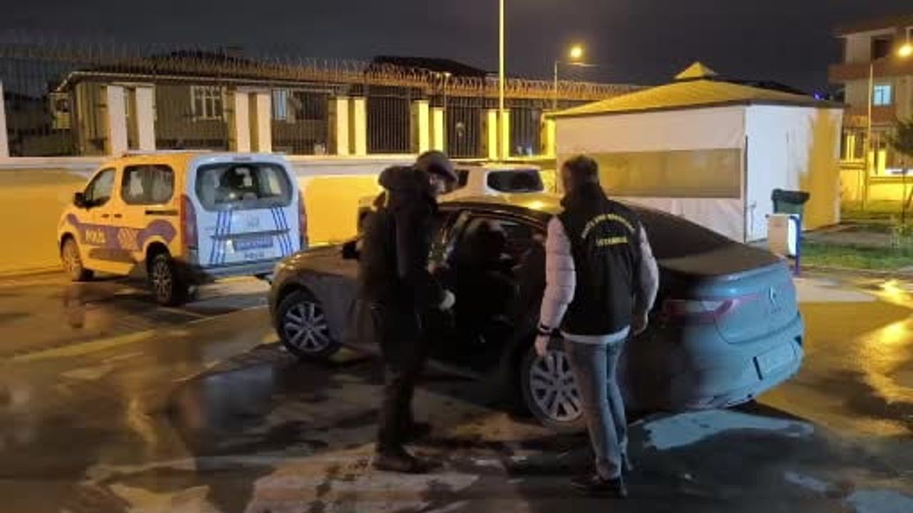 İstanbul'da 10 yıl 5 ay 8 gün kesinleşmiş hapis cezası bulunan firari Arnavutköy'de yakalandı