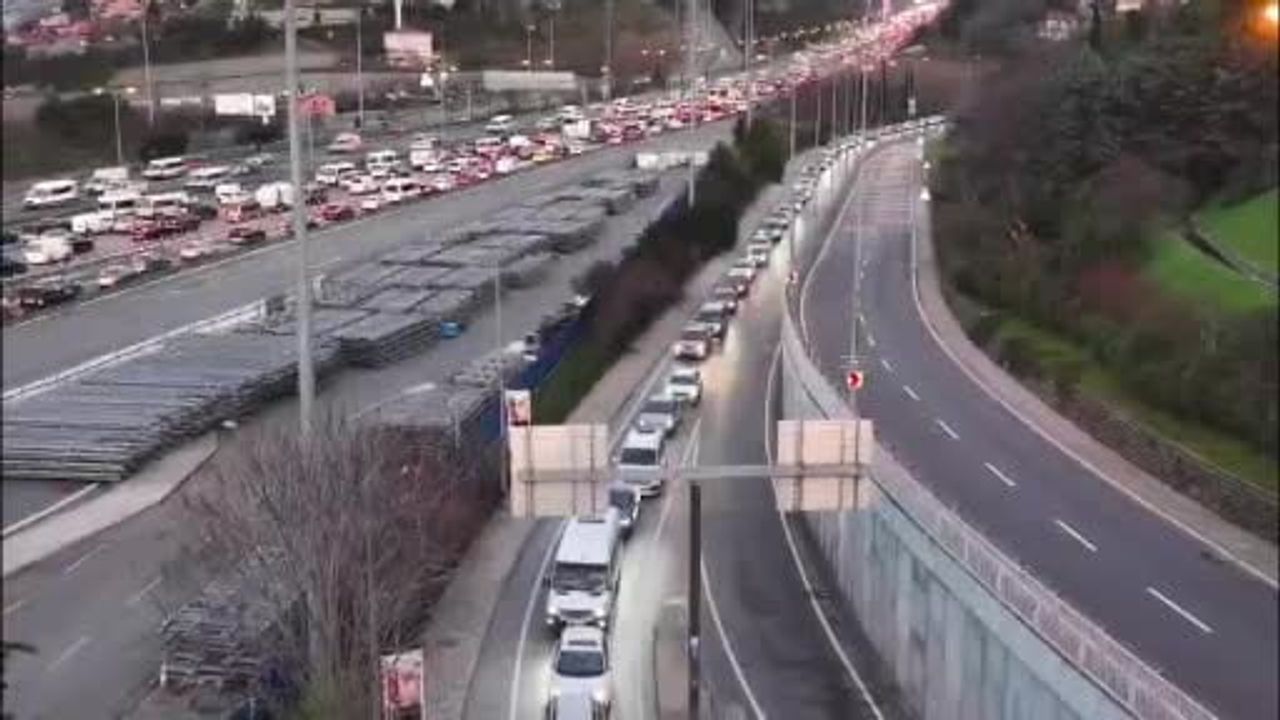 İstanbul'da 45 Noktada Drone Destekli Trafik Denetimi: 580 Sürücüye Ceza, 3 Araç Trafikten Men Edildi