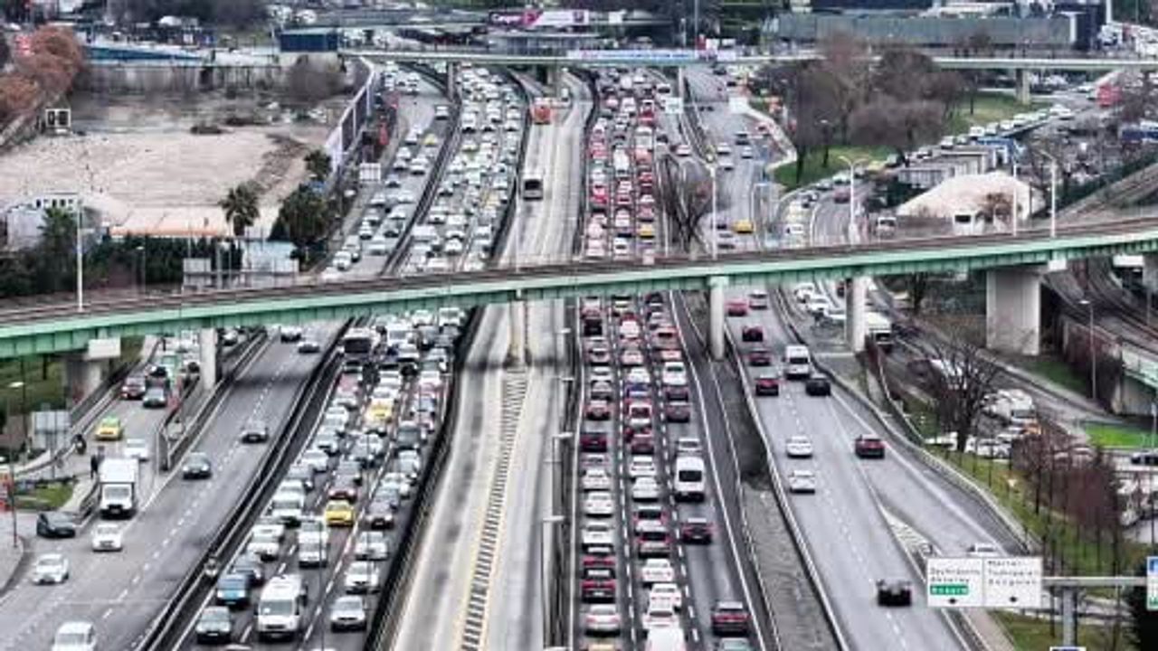 İstanbul’da ara tatil ve mesai çıkışı trafiği yüzde 85’e yükseltti