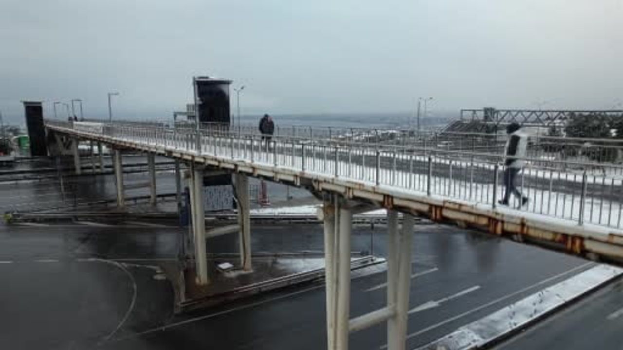 İstanbul'da Kar Yağışı: Beylikdüzü Beyaza Büründü