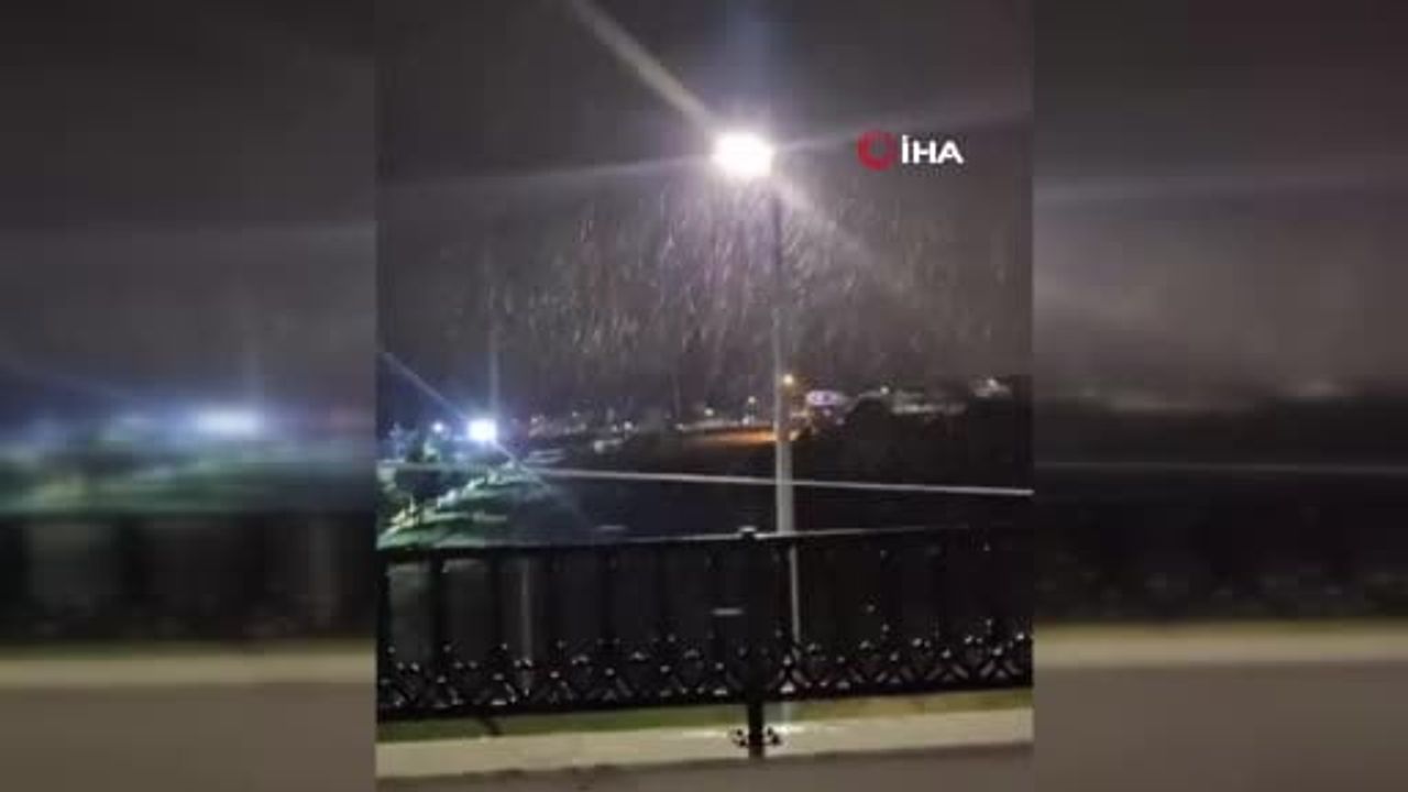 İstanbul'da Meteoroloji Uyarısı Sonrası Silivri ve Çatalca'da Kar Yağışı Başladı