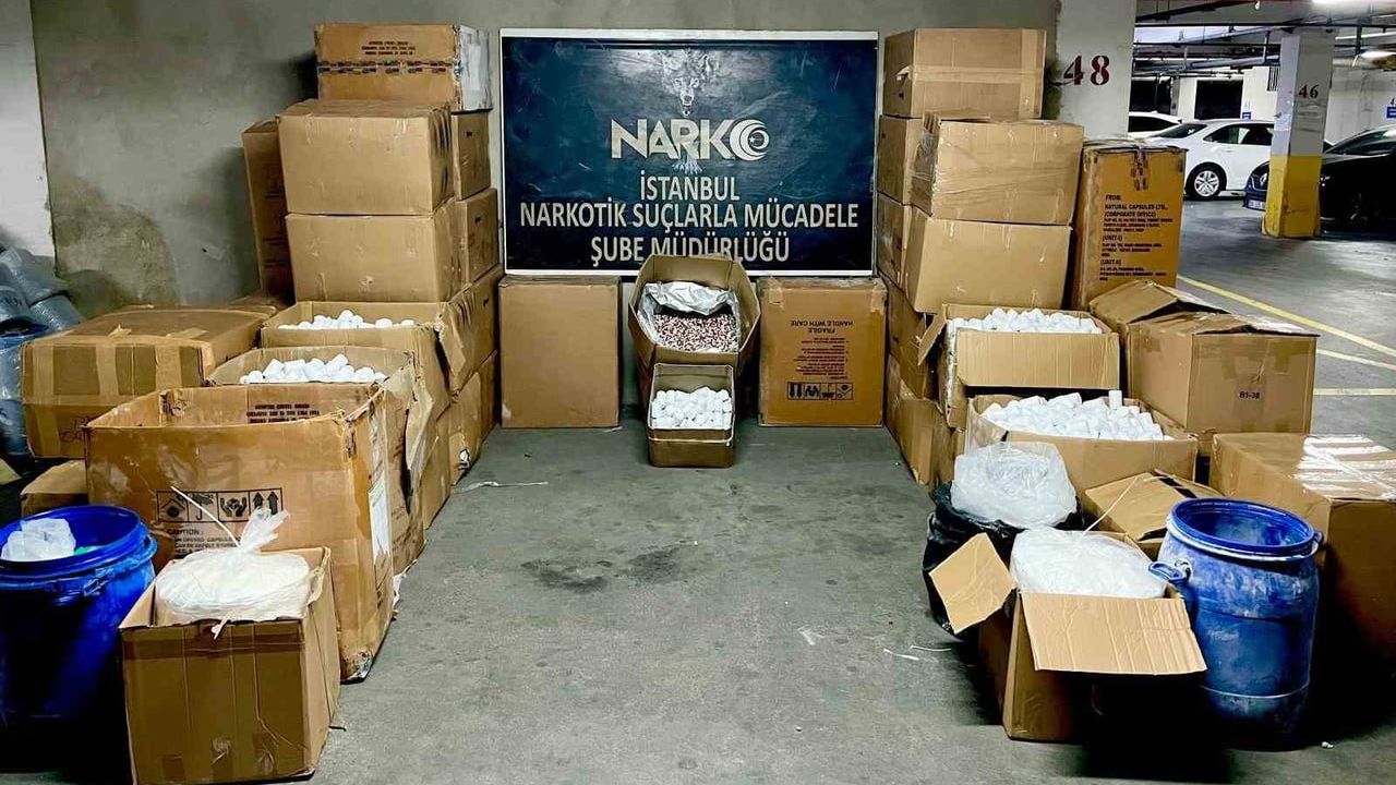 İstanbul'da uyuşturucu operasyonu: 517 kilo 800 gram katkı maddesi ve 1 milyon 250 bin sentetik hap ele geçirildi