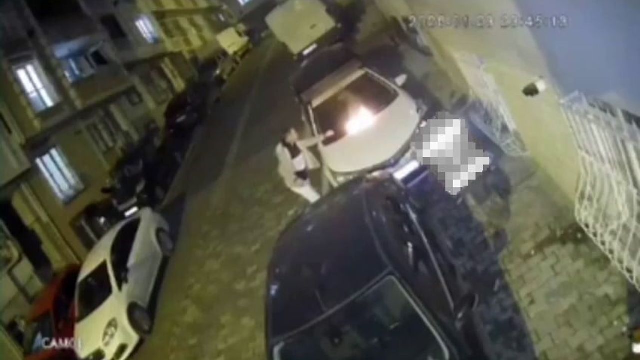 İstanbul Esenyurt'ta park yeri tartışması: Balkondan atılan yanan bez araca zarar verdi
