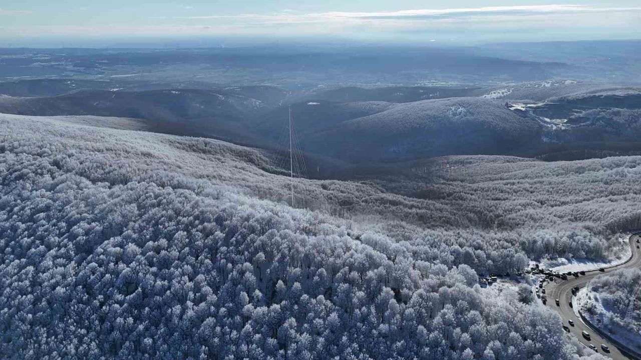 Istranca Dağları'nda kar yağışı: Kırklareli ormanları beyaz örtüyle kaplandı