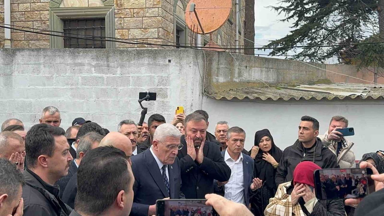 İYİ Partili Turhan Çömez'in annesi İkbal Çömez toprağa verildi