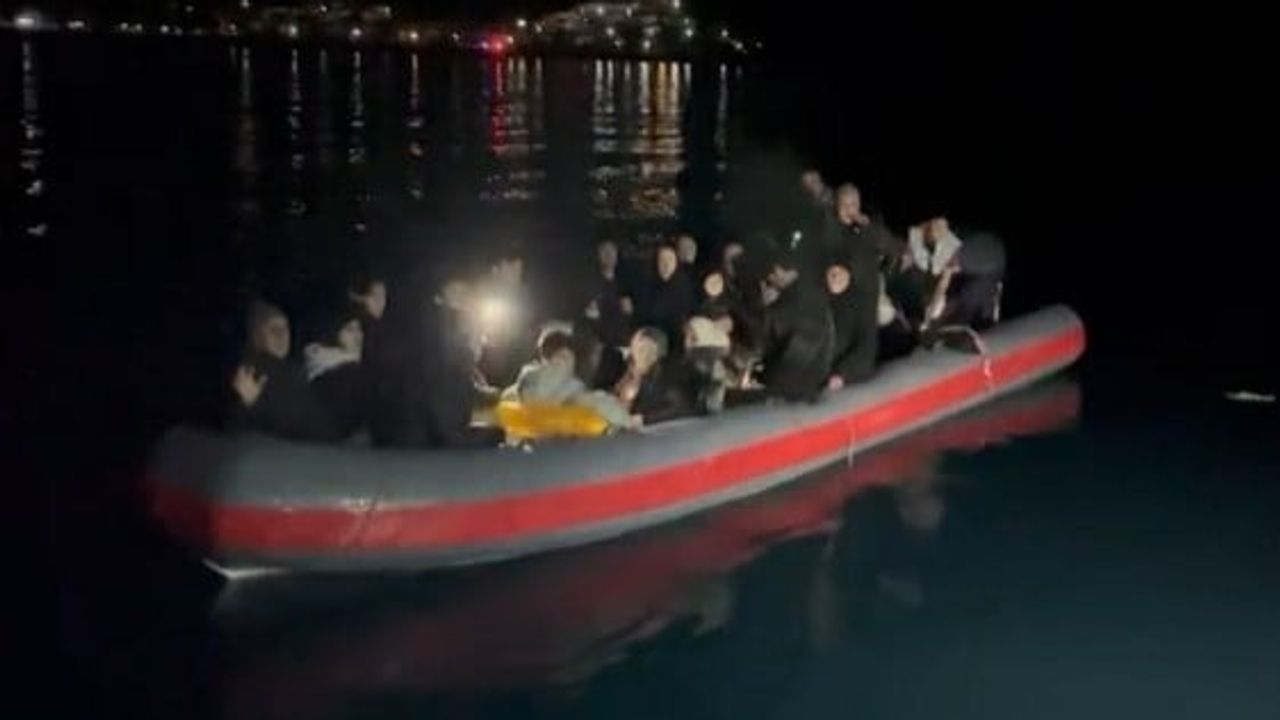 İzmir açıklarında üç operasyonda 28 yakalama, 39 kurtarma; bir şüpheli gözaltında