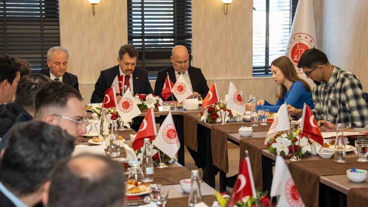 İzmir Adliyesi 2025 Bilançosu: Karar Sayısı 197.563, Soruşturma Dosyası 223.397