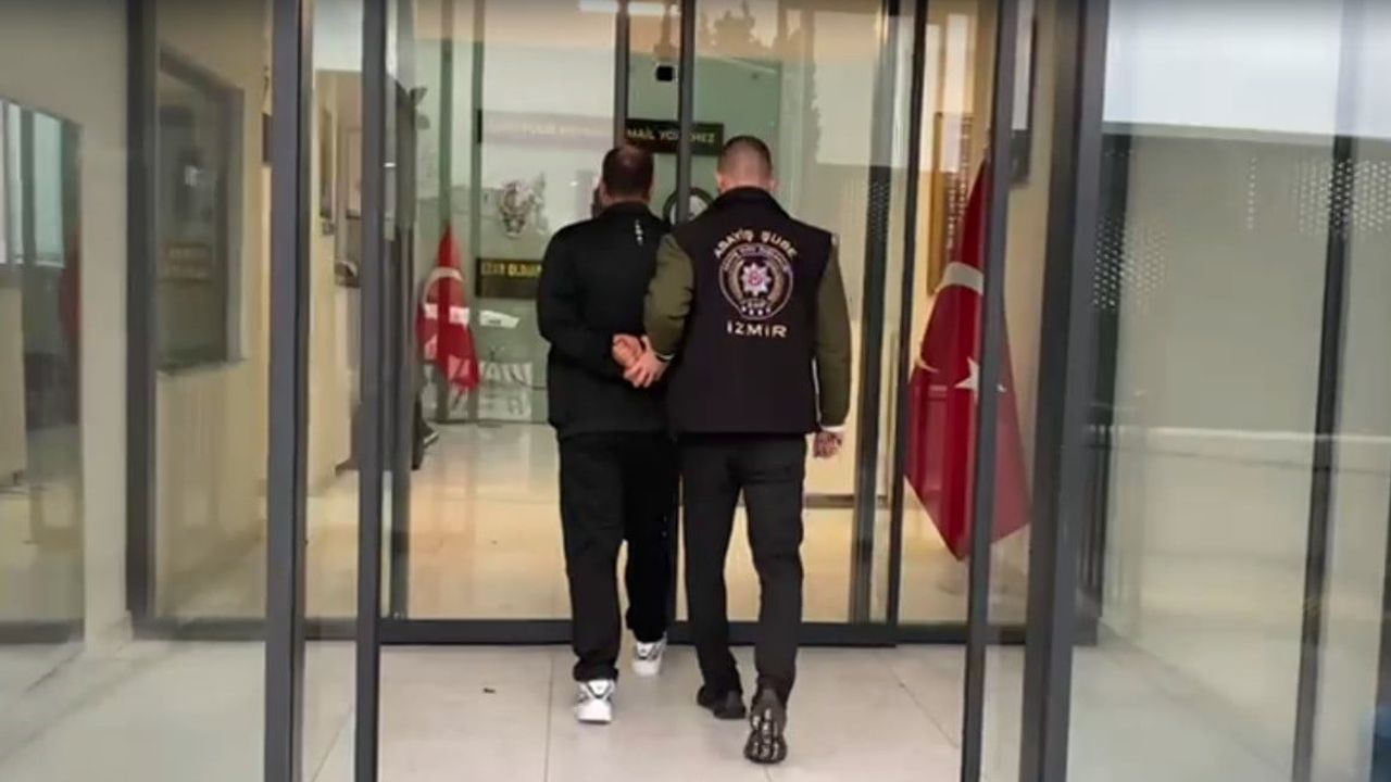 İzmir’de 27 yıl 9 ay 10 gün hapis cezası bulunan T.P. yakalandı