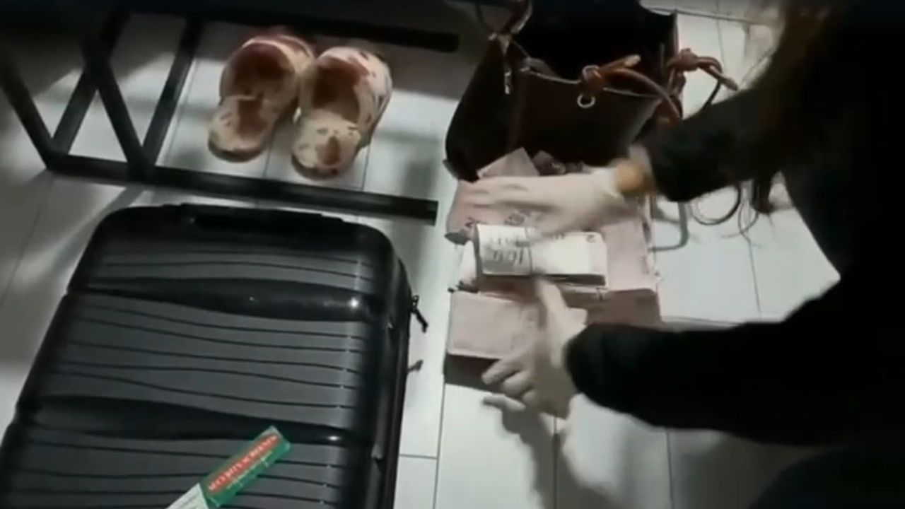 İzmir'de insan ticareti operasyonu: 14 kadın kurtarıldı, 4 şüpheli tutuklandı