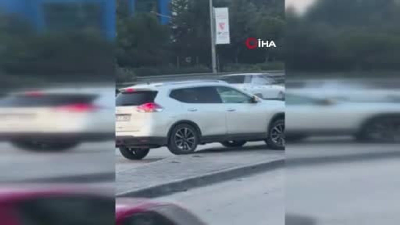 Bornova'da refüjden karşı şeride geçen sürücüye 6 bin 457 TL ceza; adli işlem başlatıldı