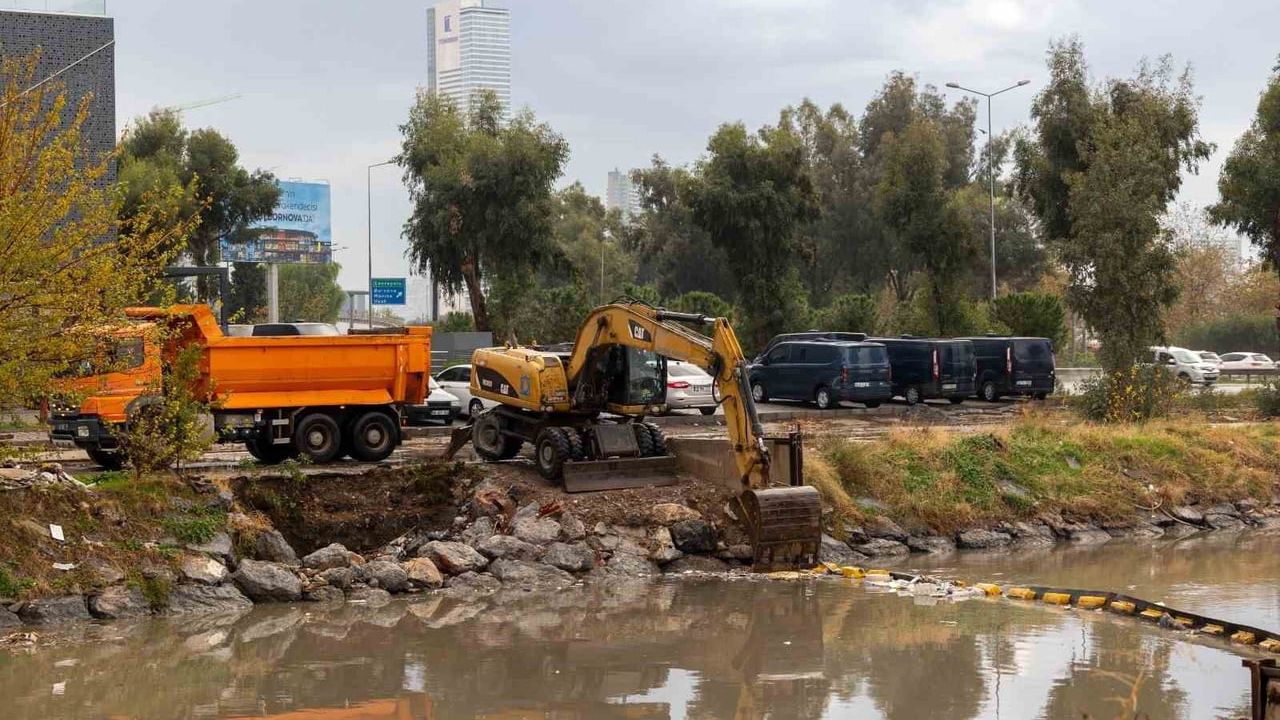 İzmir'de sağanak: Kent merkezine metrekareye 47,5 kg yağış düştü