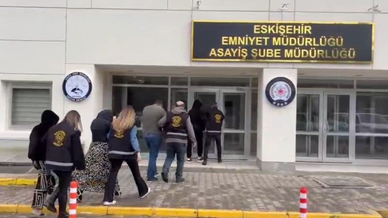 İzmir'deki 1 milyon 500 bin TL'lik ev hırsızlığında 4 şüpheli Eskişehir'de yakalandı