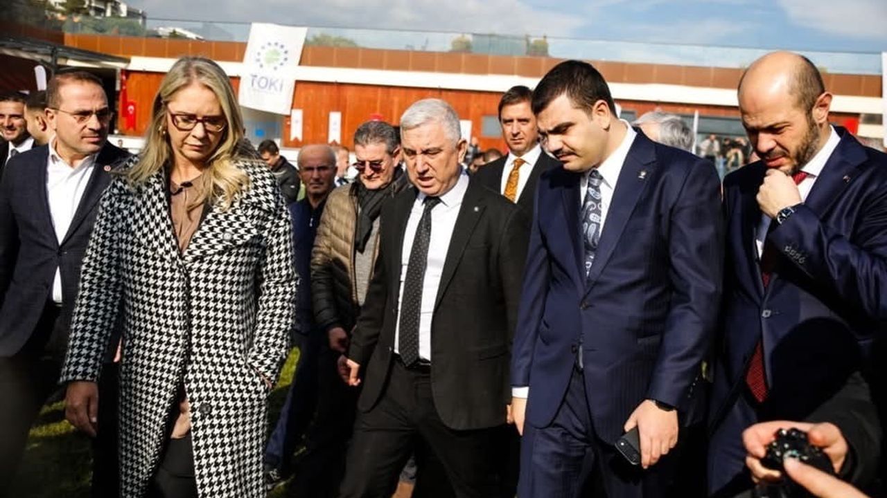 İzmir'in İlk Millet Bahçesi Bergama'da Açıldı: 63 Bin m²'lik Sosyal Yaşam Merkezi Hizmete Girdi