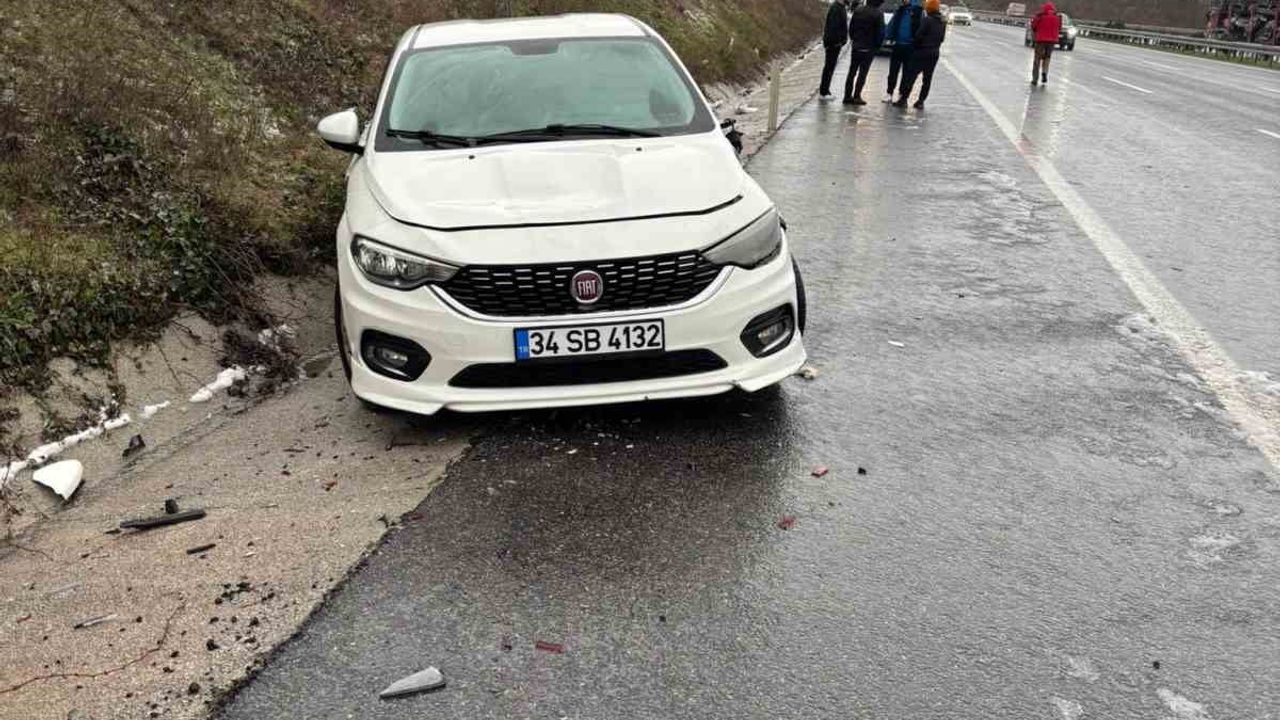İzmir-İstanbul Otoyolu'nda 12 araçlı zincirleme kaza: 1 ölü, 10 yaralı