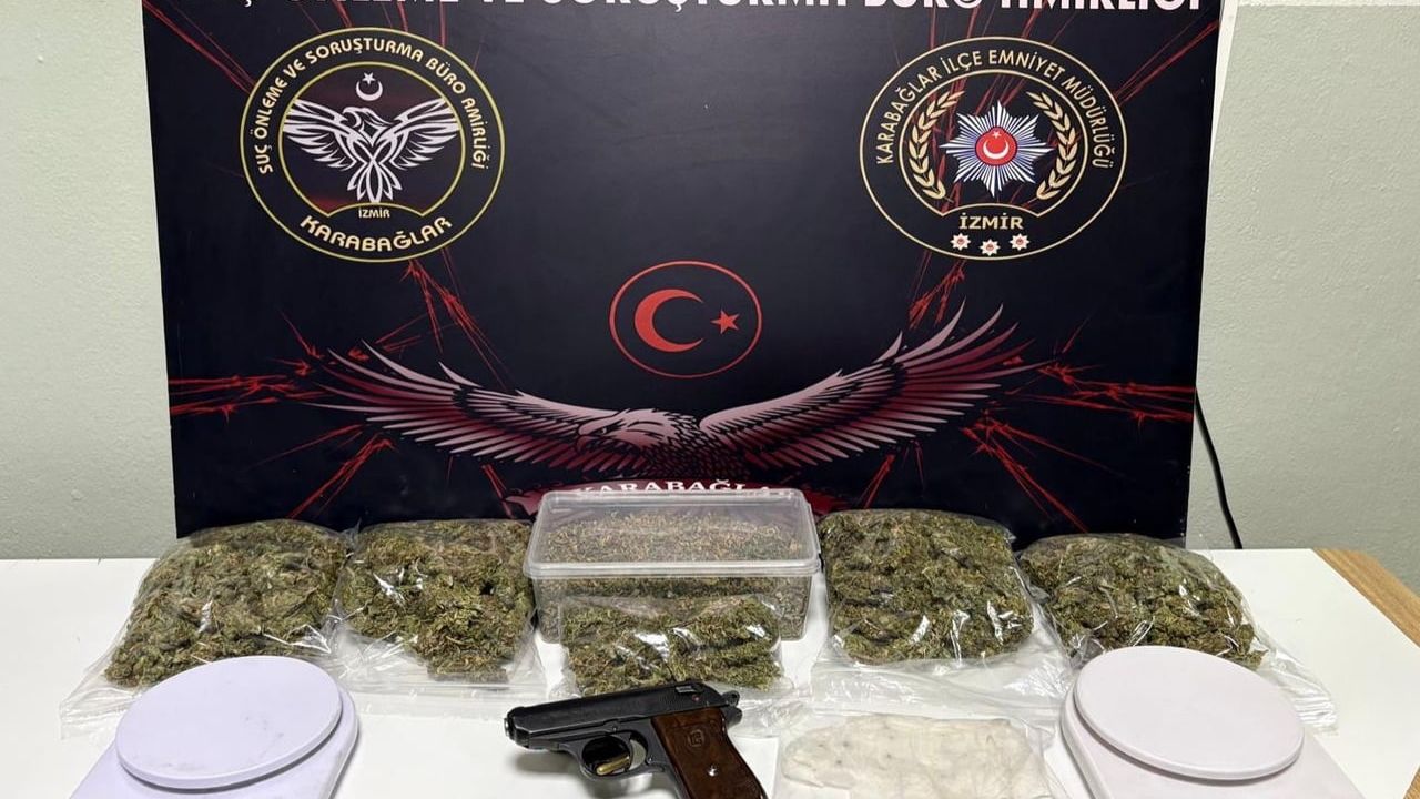 İzmir Karabağlar'da kümes zulasında 611 gram esrar ve ruhsatsız tabanca ele geçirildi