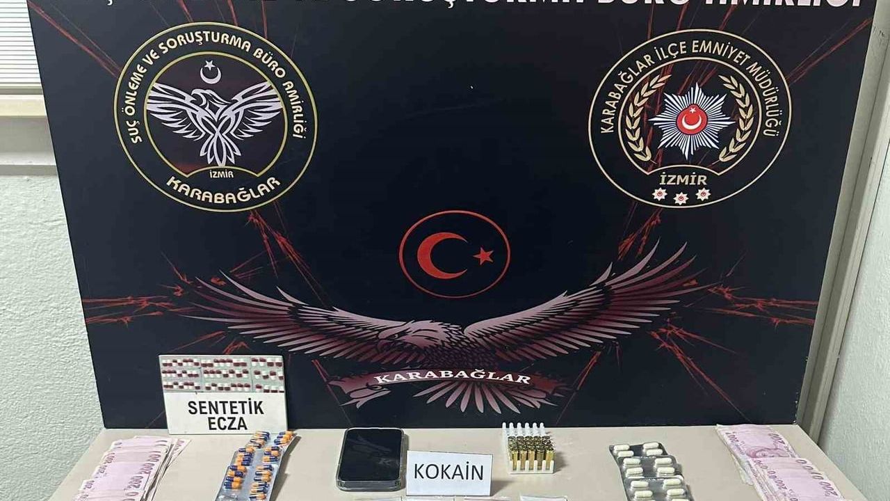 İzmir Karabağlar'da uyuşturucu operasyonu: Sevgililer araçta satışa hazır maddeyle yakalandı