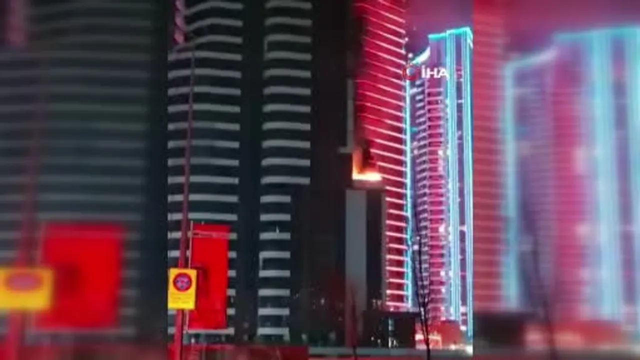 İzmir Konak'ta lüks yapıda çıkan yangın kontrol altına alındı