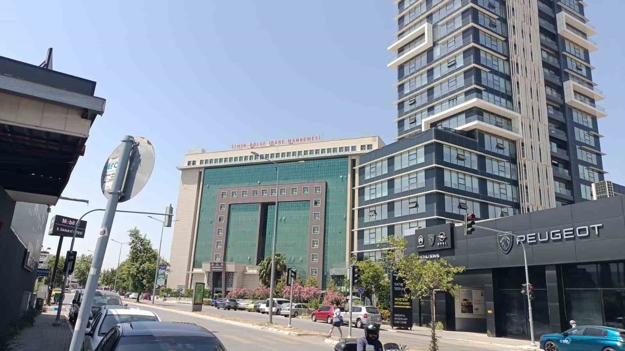 İzmir rüşvet davası: Tutuklu icra görevlileri adli kontrol şartıyla tahliye edildi