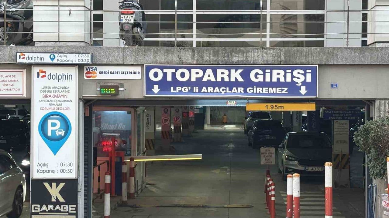 İzmit'te AVM otoparkında bıçaklanan Ferhat Ozan Yıldırım toprağa verildi