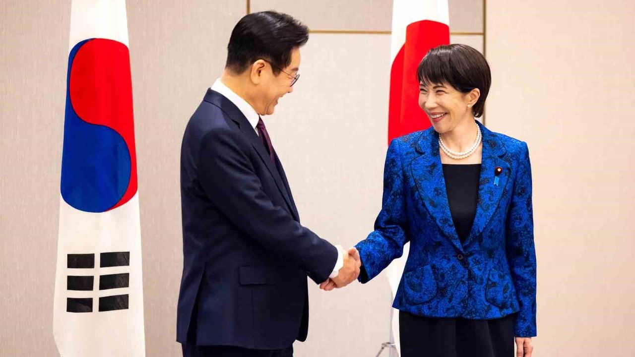 Japonya Başbakanı Takaichi ve Güney Kore Devlet Başkanı Lee, Nara zirvesi sonrası K-pop eşliğinde bateri çaldı