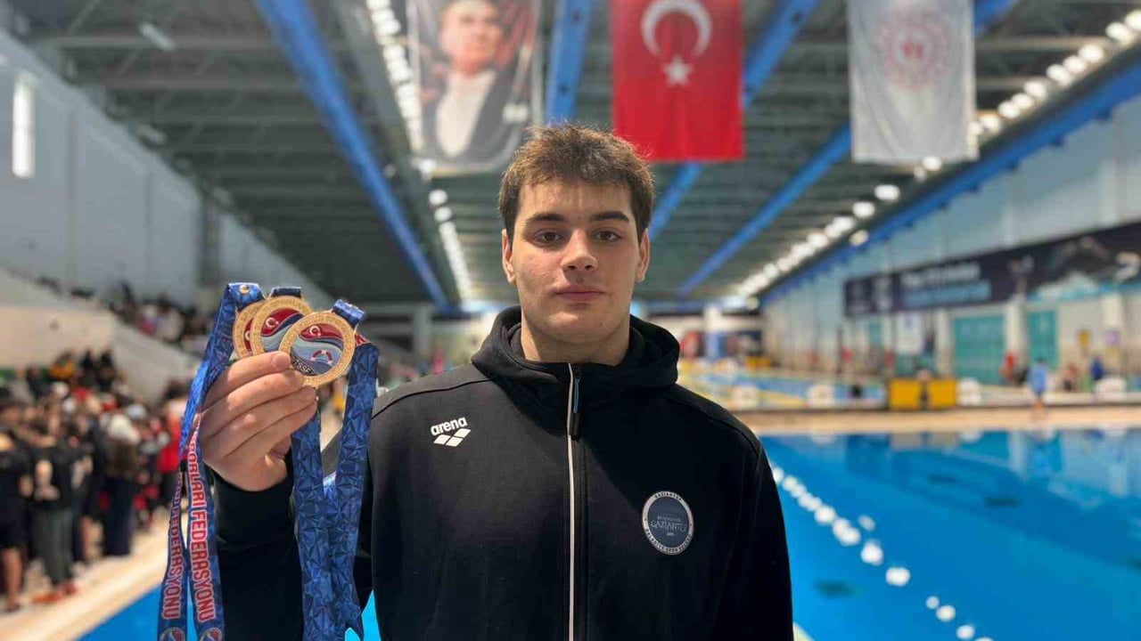 Kaan Efe Kaya, Konya’daki Paletli Yüzme Şampiyonası’nda üç altın madalya kazandı