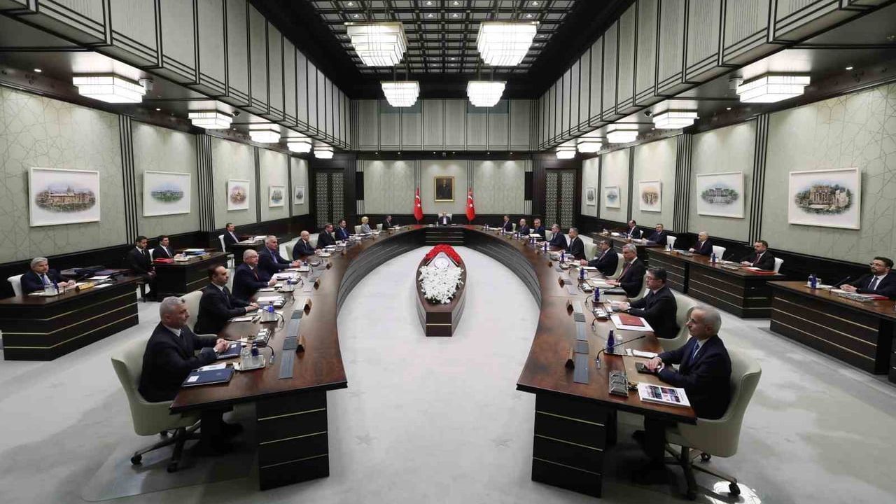 Kabine Toplantısı Beştepe'de: Cumhurbaşkanı Recep Tayyip Erdoğan Başkanlığında Başladı