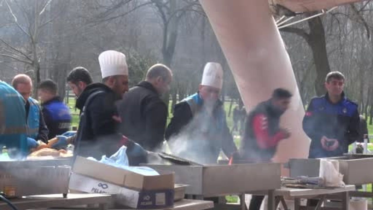 Kağıthane'de balık ekmek festivali: 25 bin kişiye yaklaşık 6 ton dağıtıldı