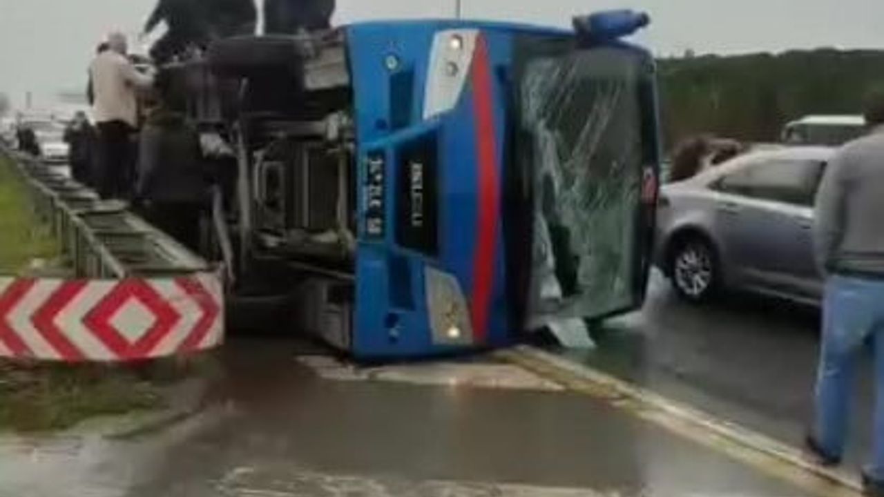 Kağıthane'de cezaevi nakil aracının devrilmesi: 19 yaralı, 2 jandarma ağır