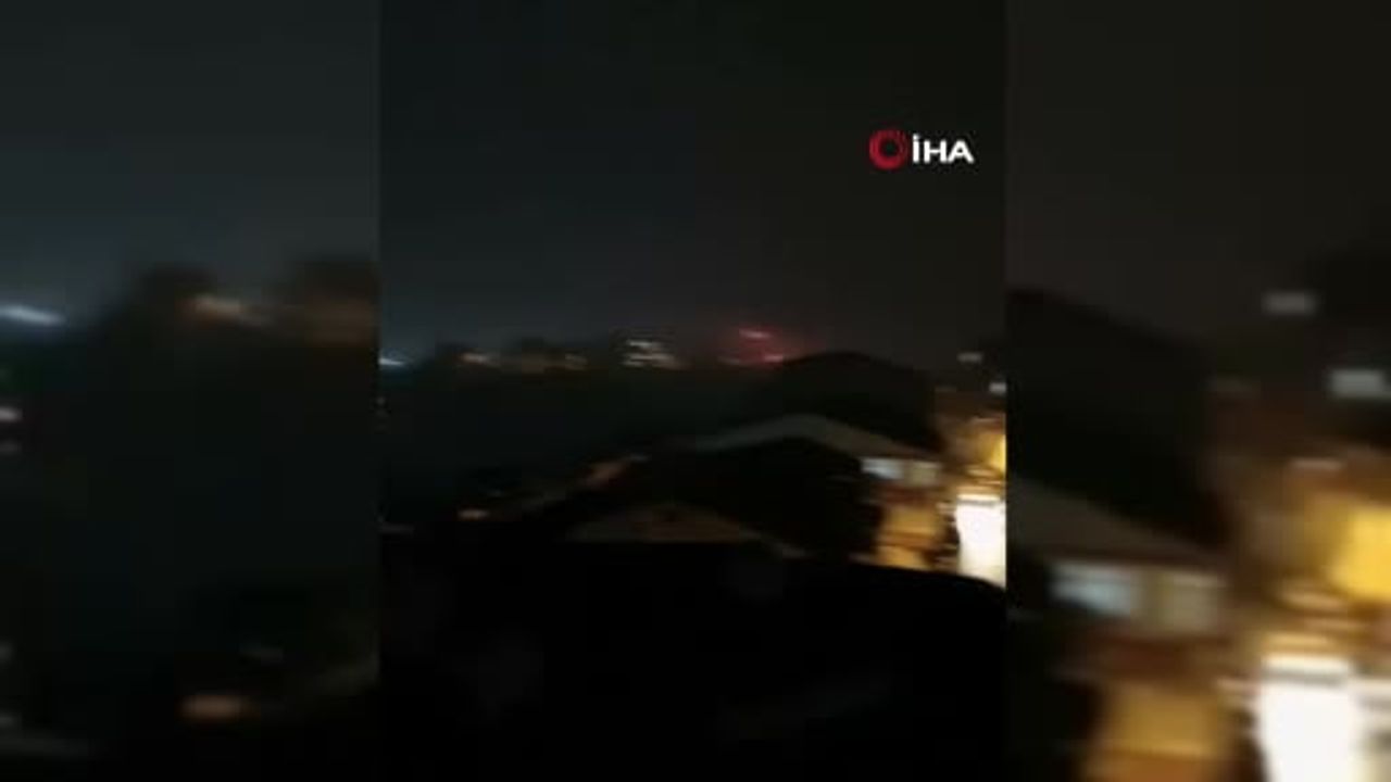 Kağıthane Seyrantepe'de 4 katlı binanın çatısında çıkan yangın kontrol altına alındı