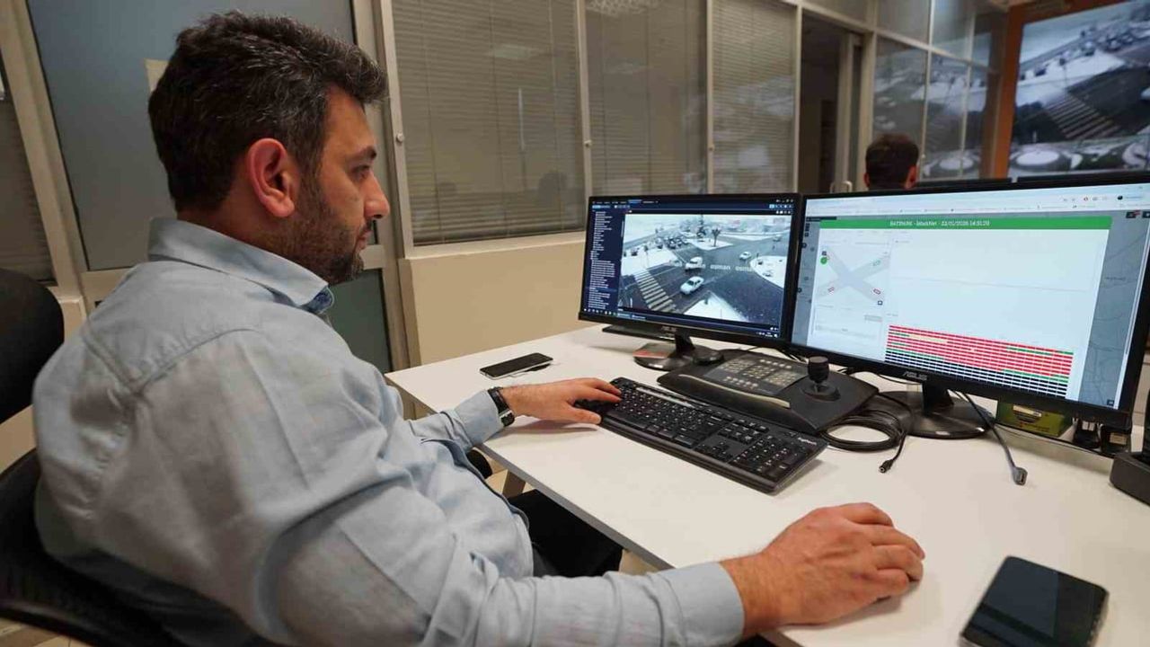 Kahramanmaraş Büyükşehir Trafik Yönetim Merkezi 11 ilçede 264 kamerayla yol ve trafiği anlık izliyor