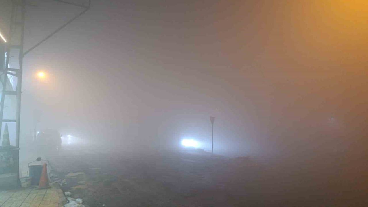 Kahramanmaraş'ta akşam sis etkili oldu: Görüş 10 metreye kadar düştü