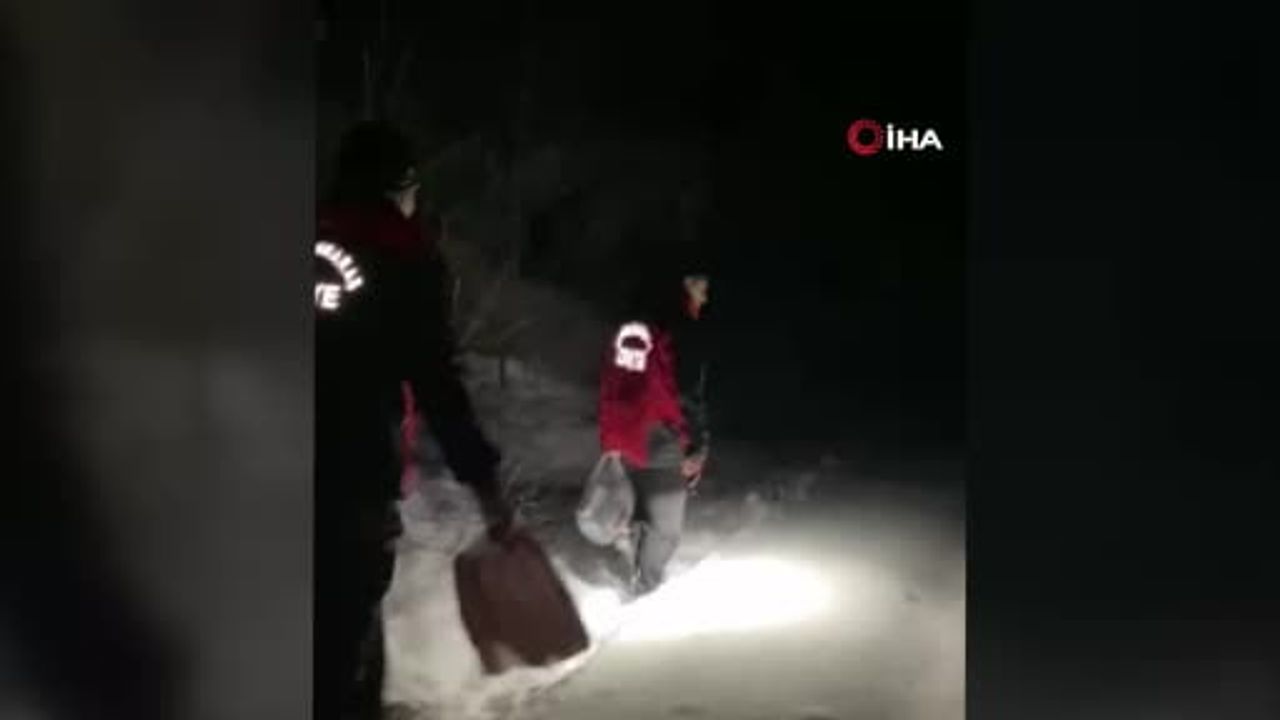 Kahramanmaraş'ta bağ evinde mahsur kalan aileye itfaiyeden erzak desteği