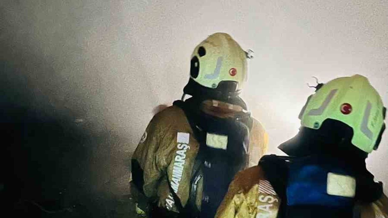 Kahramanmaraş'ta Divanlı Mahallesi'ndeki metruk evde yangın söndürüldü