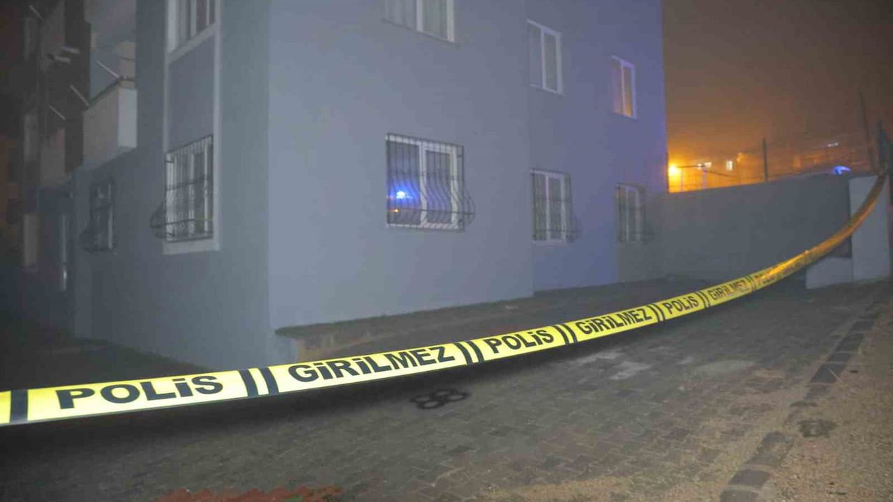 Kahramanmaraş'ta istinat duvarı çöktü, risk nedeniyle binalar tahliye edildi