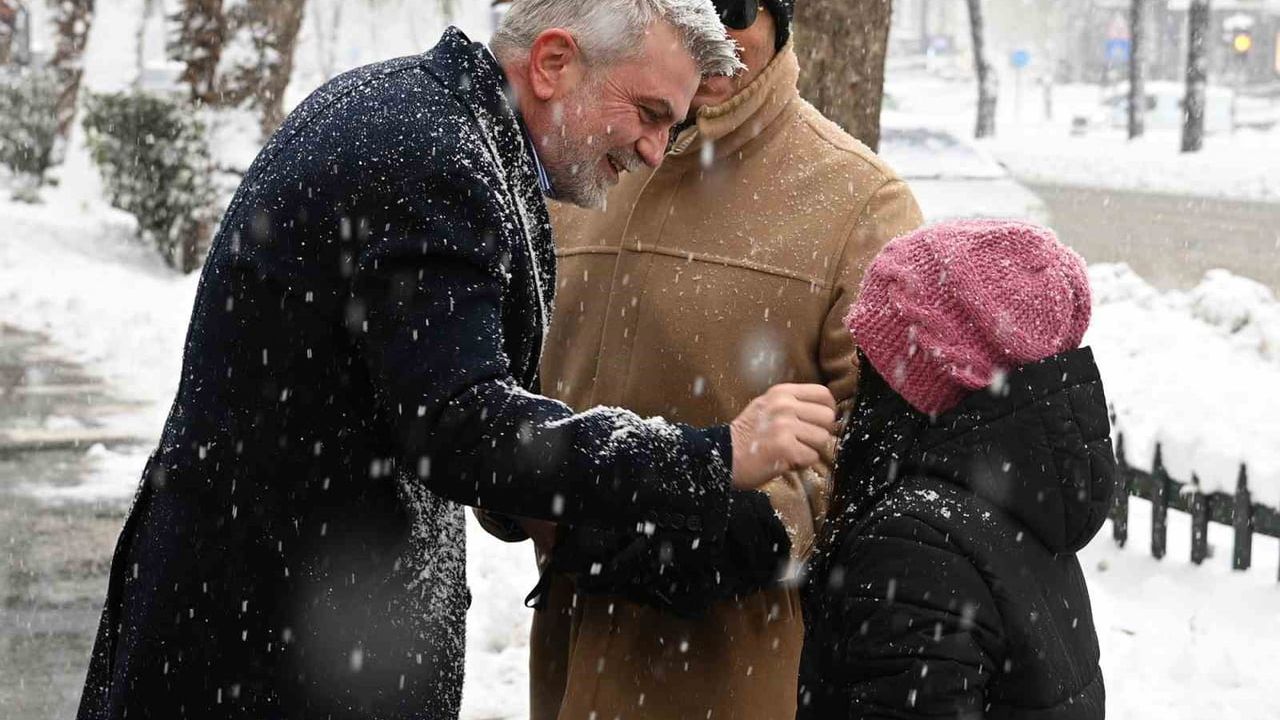 Kahramanmaraş'ta kar yağışı: Büyükşehir ekipleri 222 araç ve 330 personelle sahada