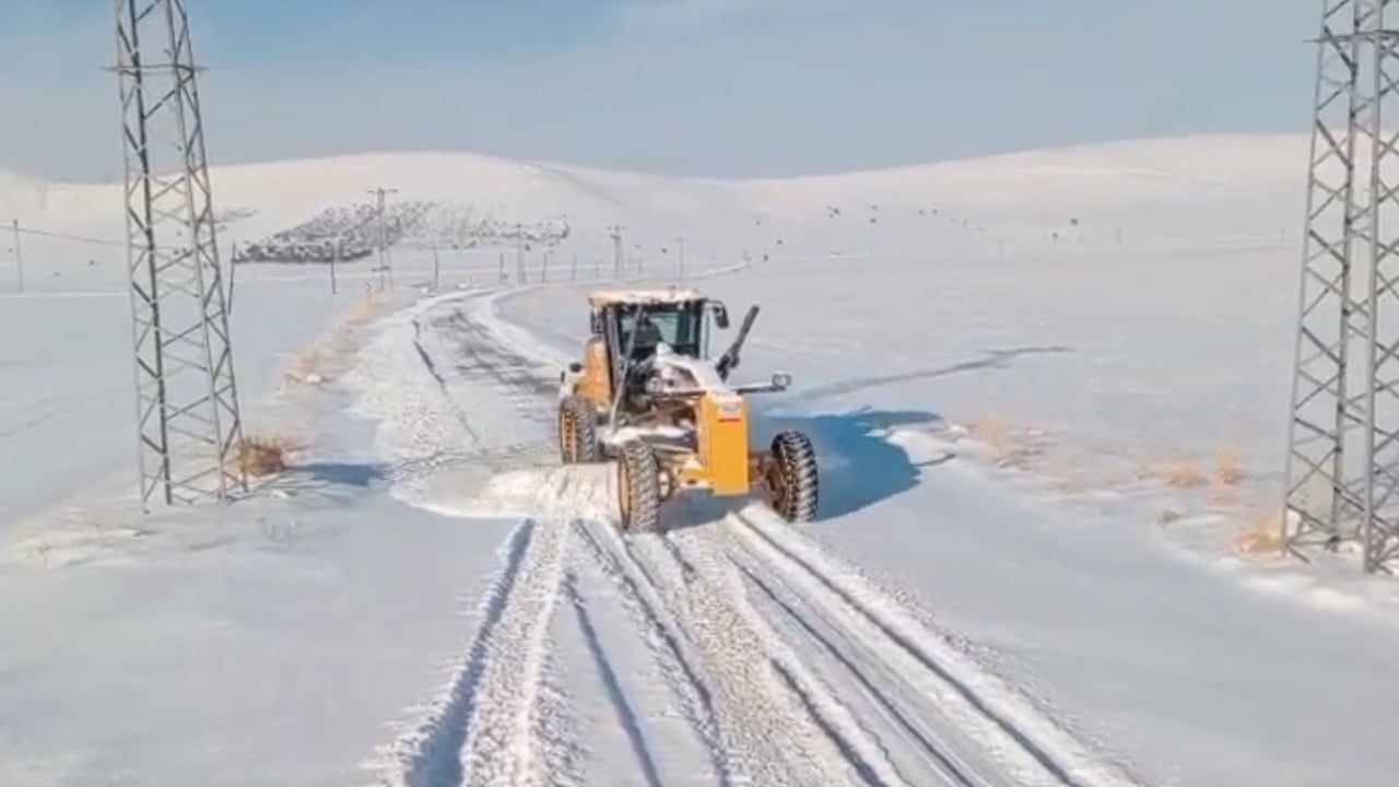 Kahramanmaraş'ta Karla Mücadele: Şehir, İlçe ve Kırsal Mahalle Yolları Açık Tutuluyor