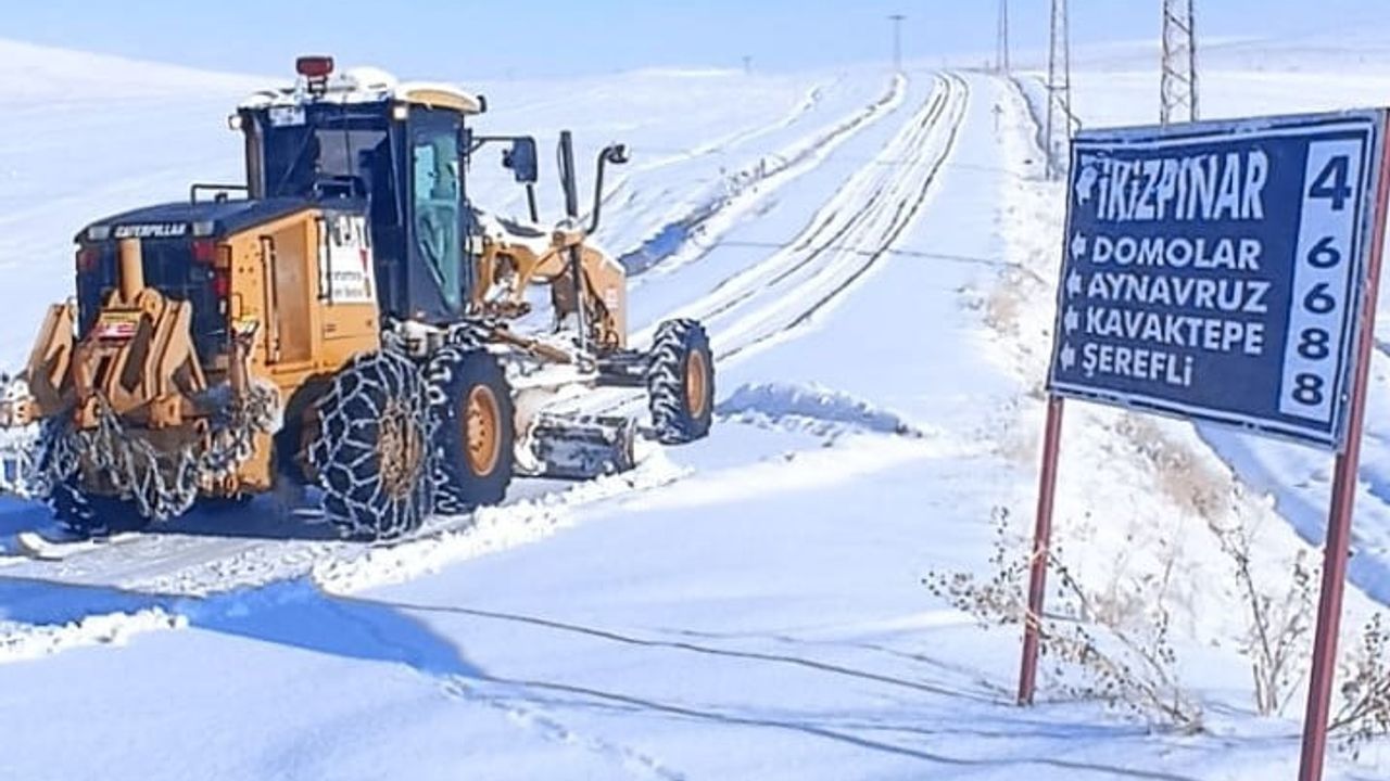 Kahramanmaraş'ta kuzey ilçelerde kar mesaisi: 48 iş makinesiyle ulaşıma destek