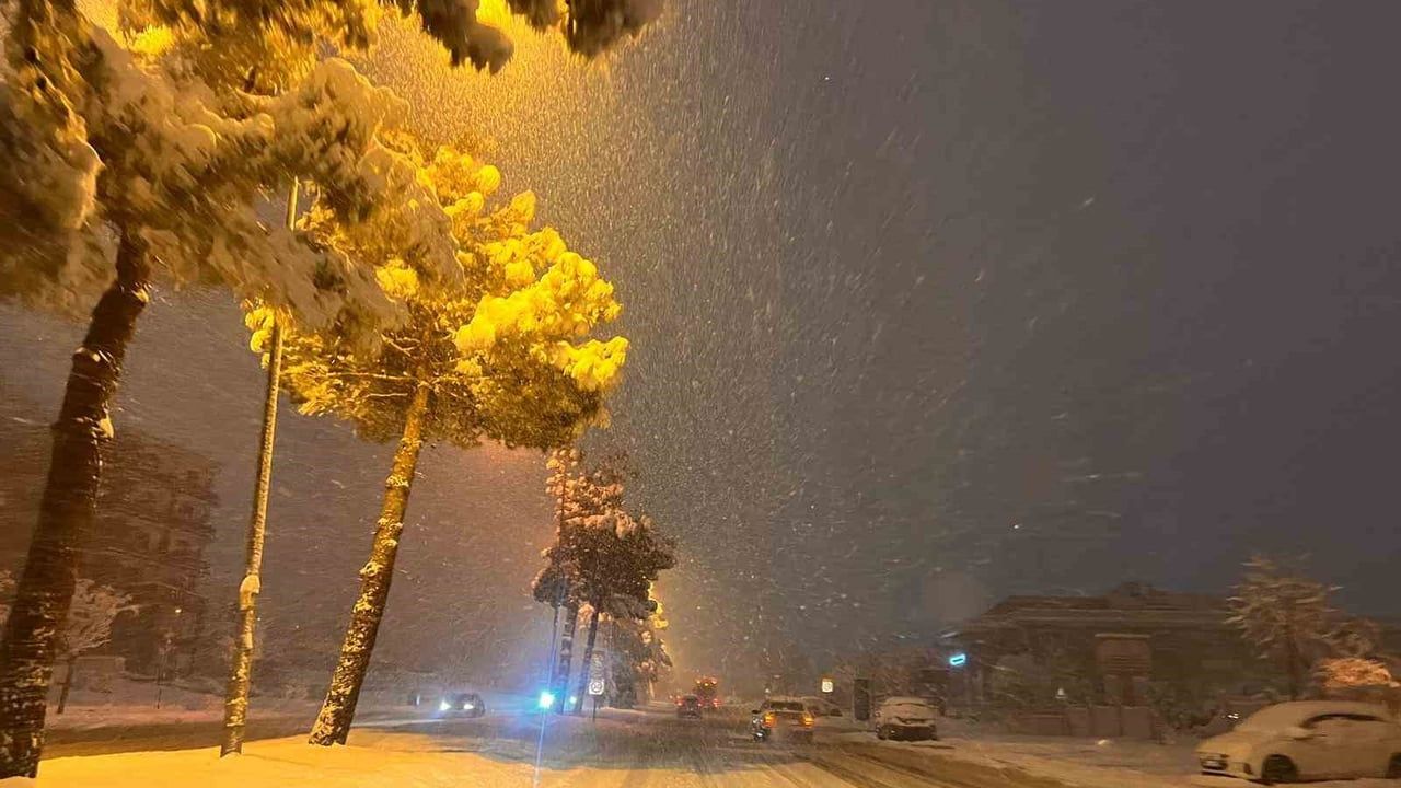 Kahramanmaraş’ta yoğun kar: İl genelinde 61 yol ulaşıma kapandı