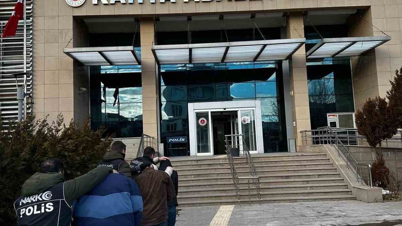 Kahta'da Narkotik Operasyonu: 3 Şüpheli Tutuklandı