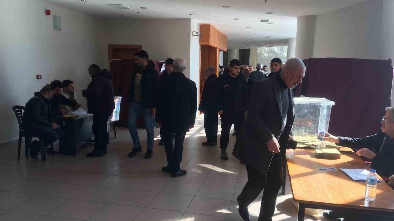 Kahta Şoförler ve Otomobilciler Odası'nda başkanlık değişti: Halil Can seçildi