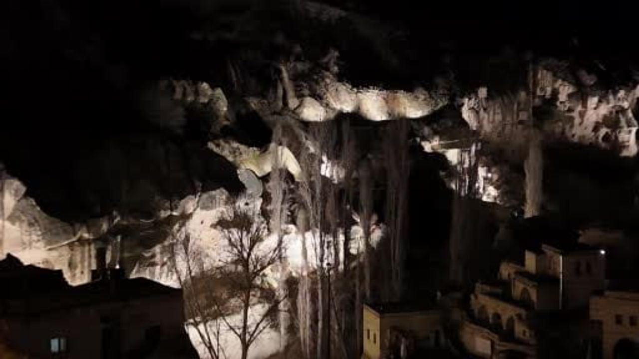Kapadokya'da gece turizmi: Ortahisar, Balkan ve Kolastra vadileri ile Ortahisar Kalesi aydınlatıldı