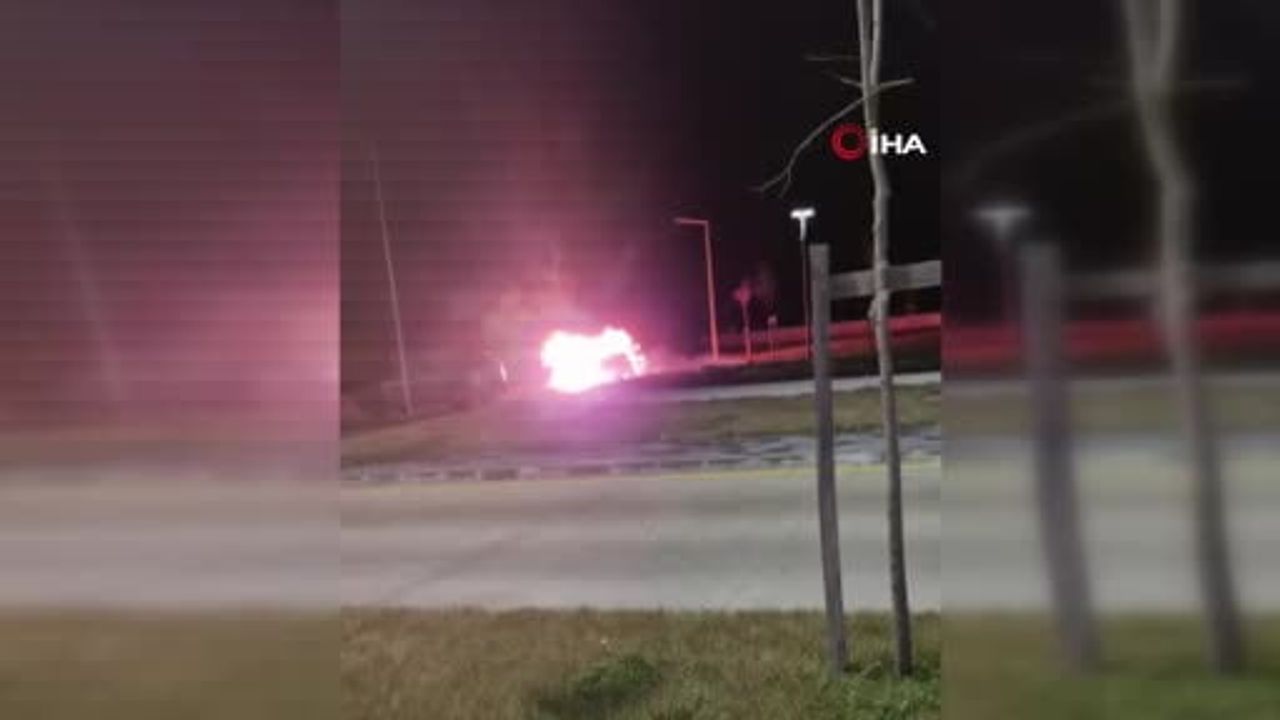 Kapaklı Devlet Hastanesi bahçesinde otomobil alev aldı; araç kullanılamaz hale geldi