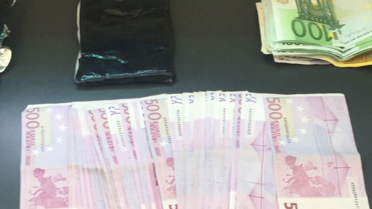 Kapıkule'de üç tırda 85.309 euro ve 426 gram altın ele geçirildi