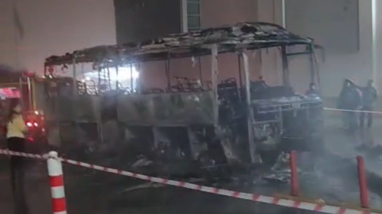 Kapıkule Gümrük Sahası'nda Yolcu Otobüsü Alev Aldı: 21 Yolcu İndirilmiş, Yaralanma Yok