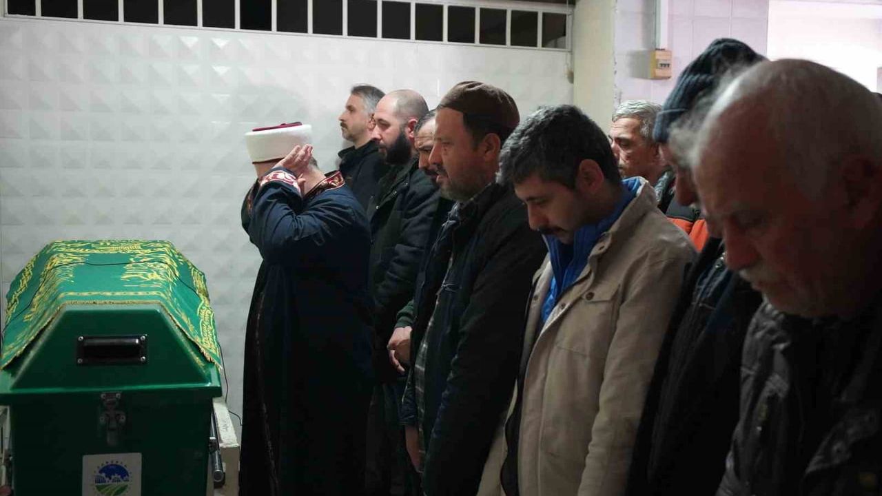 Kapitan Andreevo'daki kazada yaşamını yitiren tır sürücüsü Yılmaz Parlanık Sakarya'da defnedildi