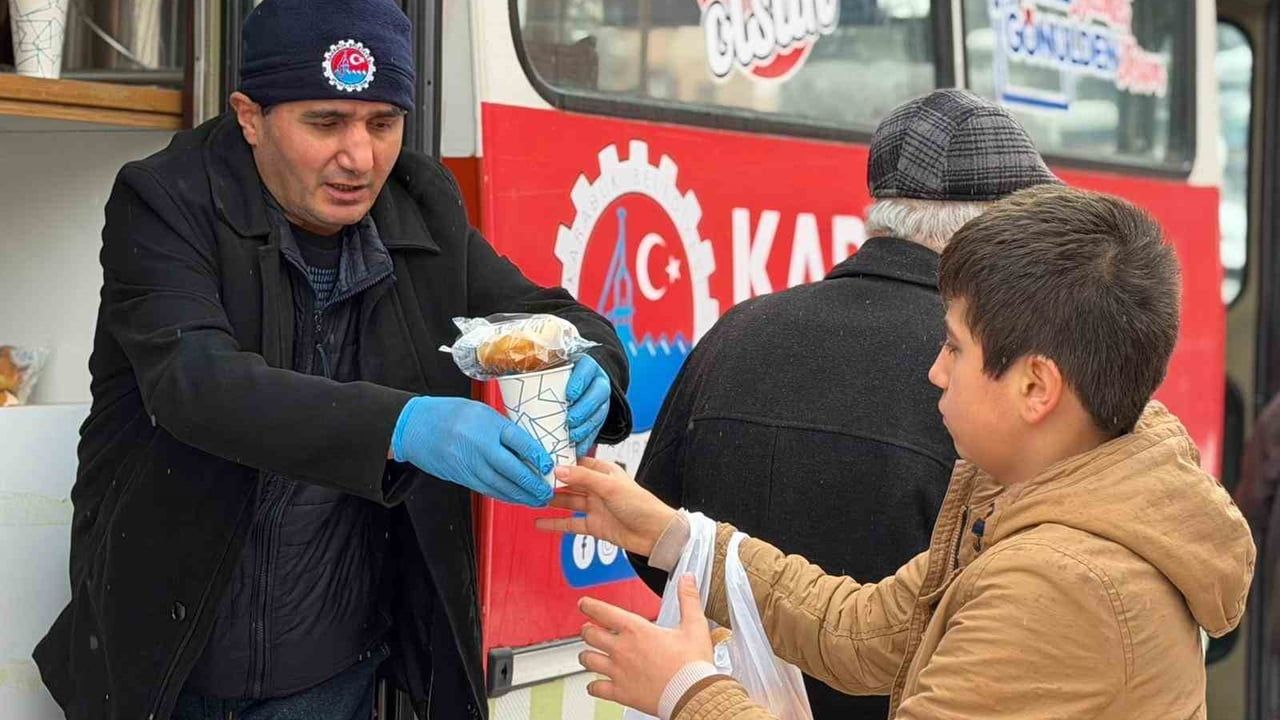 Karabük Belediyesi yoğun kar yağışında hizmetleri kesintisiz sürdürüyor